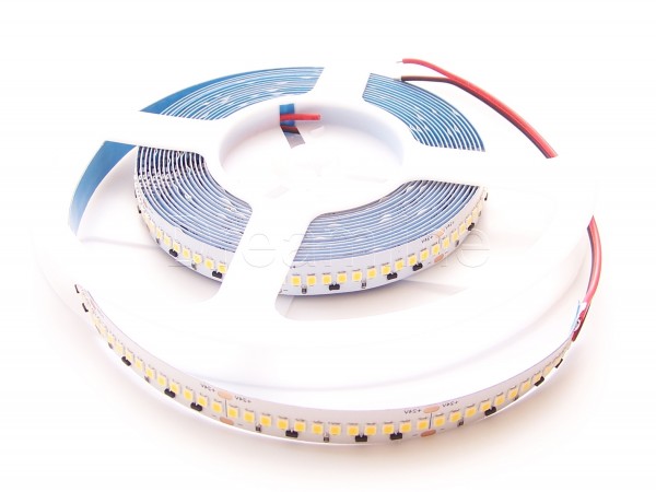 Starker 24V LED Stripe 2835 500cm Warmweiß IP20 mit Litzen, 1200 LEDs & dichter Bestückung & High Cri >