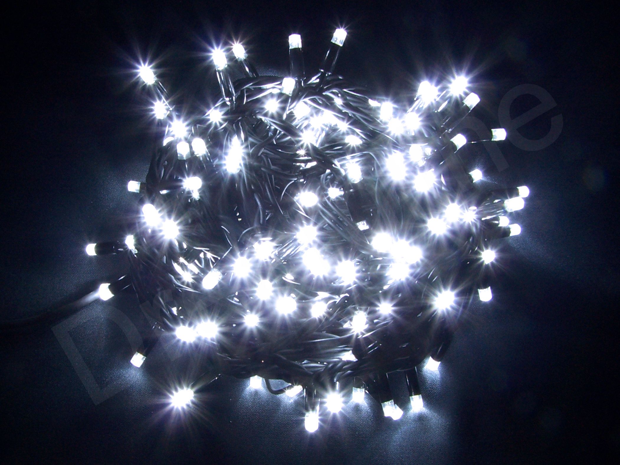 Weiße LED Lichterkette in Profiqualität mit schwarzem Kabel 20 Meter